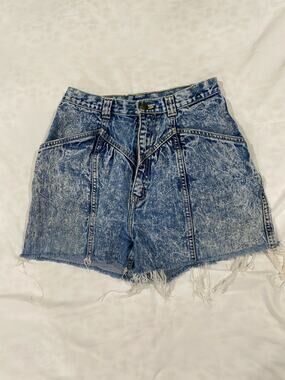 Vintage 90s Honors Acid Wash High Waisted Pleated Cut Off Shorts